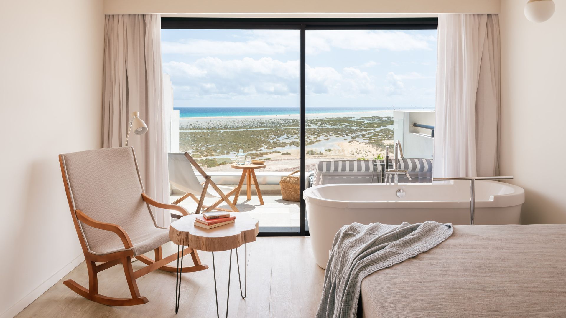 Un hogar mediterráneo con vistas al océano