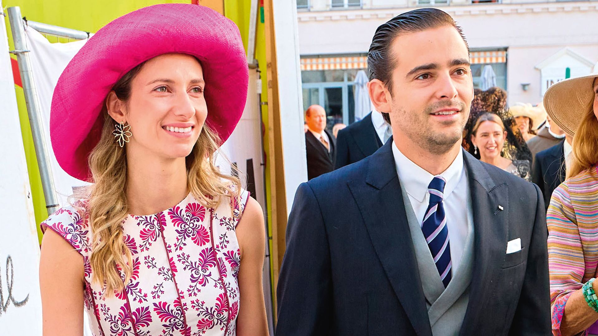 Mirko Sajonia-Coburgo con su prometida, Marta Embid, en la boda de Isabel de Habsburgo-Lorena