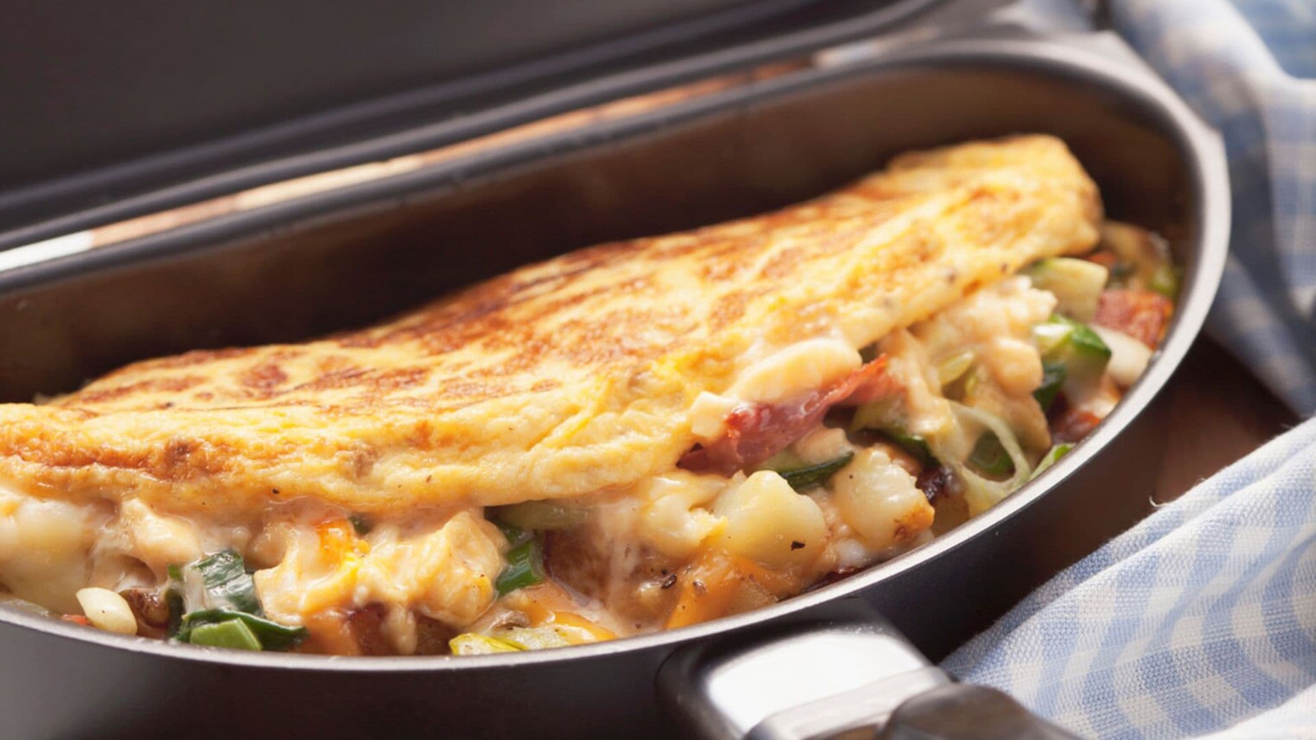 Tortilla rellena de verduras y jamón