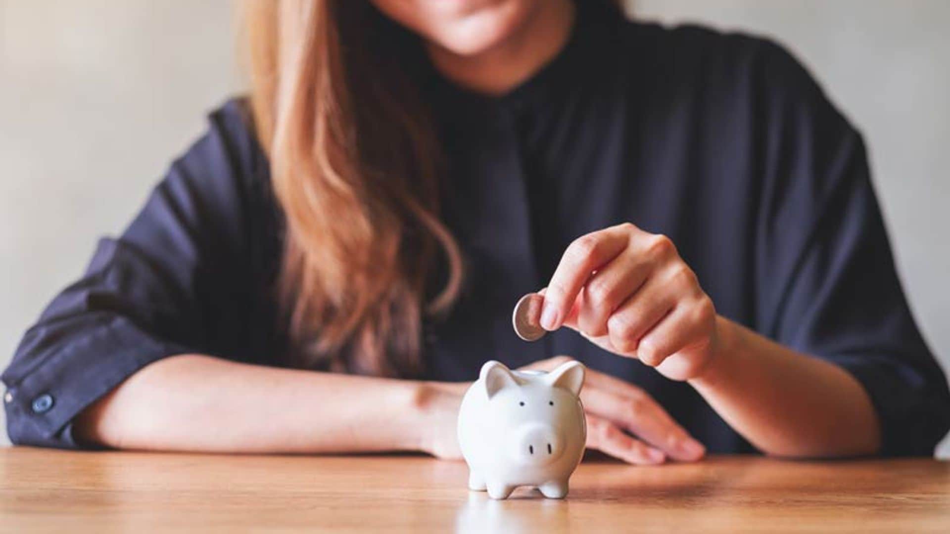 mujer dinero
