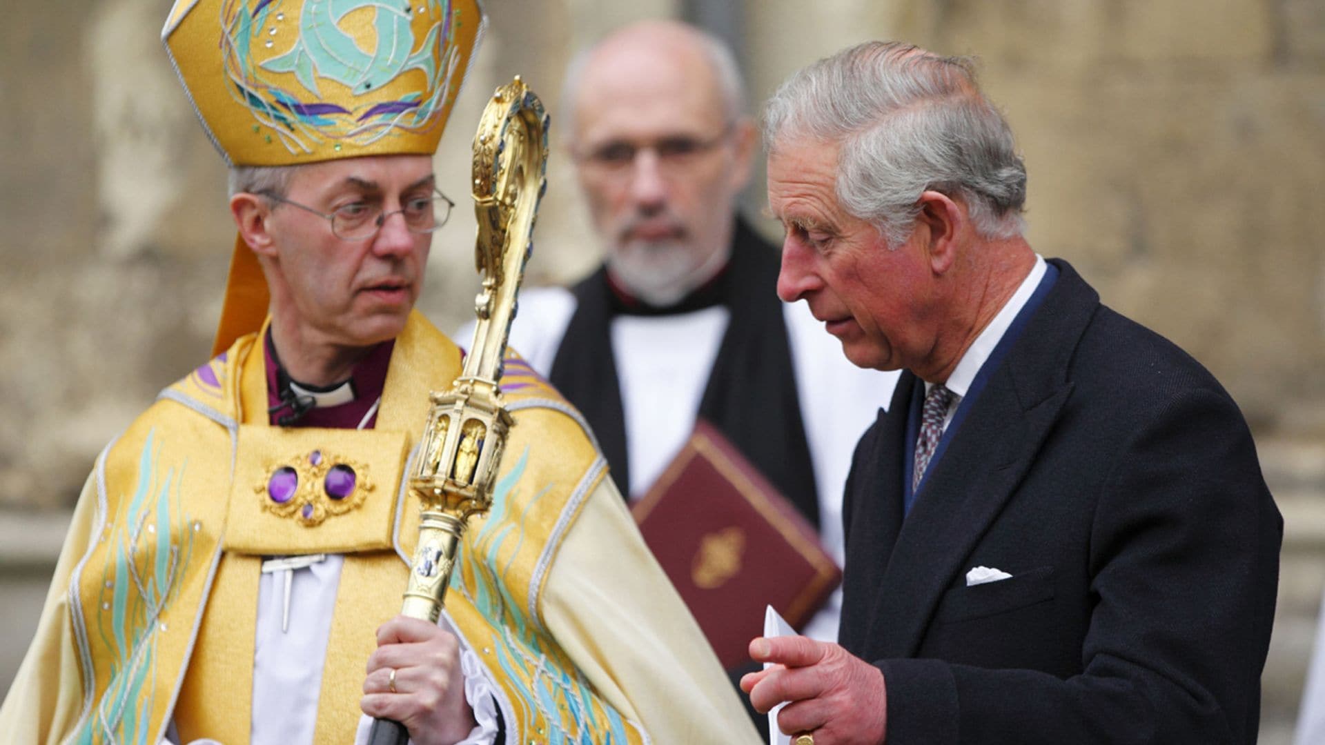 El arzobispo de Canterbury: oficiante de la coronación, mediador con Harry y con un vida peculiar