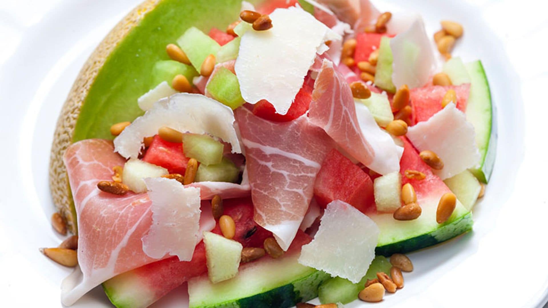 Ensalada de sandía y melón con jamón