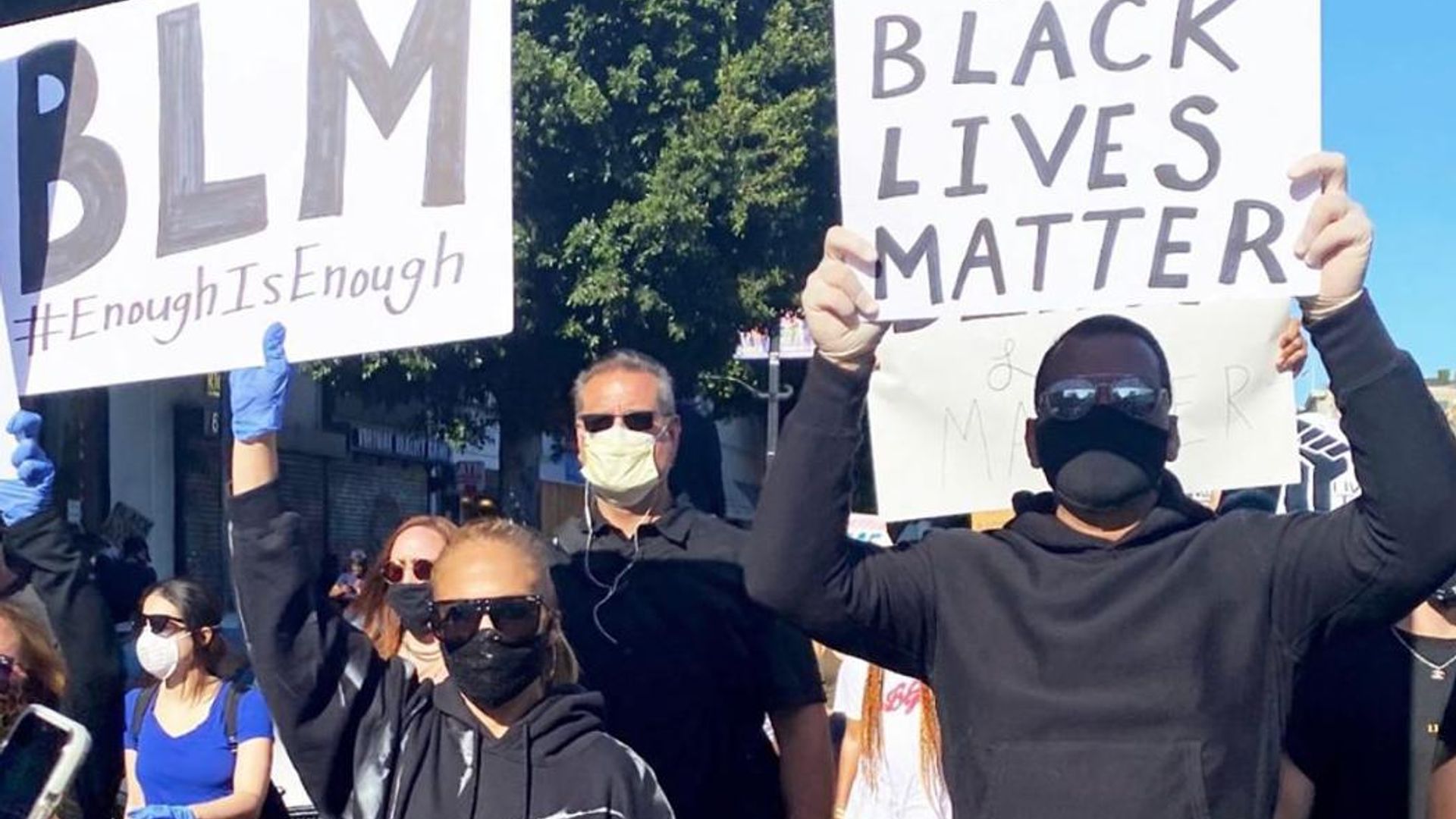 Los hijos de Jennifer Lopez le ayudan a sumarse a la marcha de Black Lives Matter