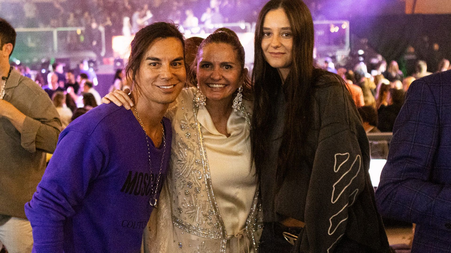 Victoria de Marichalar y Julio Iglesias Jr. inauguran la Navidad en Madrid al ritmo de Rod Stewart