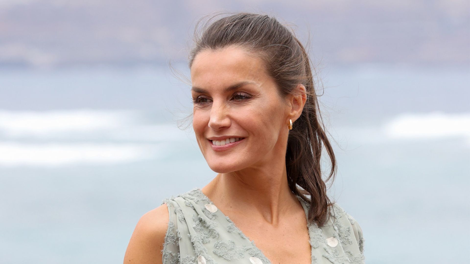 Lo que significa el nuevo peinado favorito de la reina Letizia