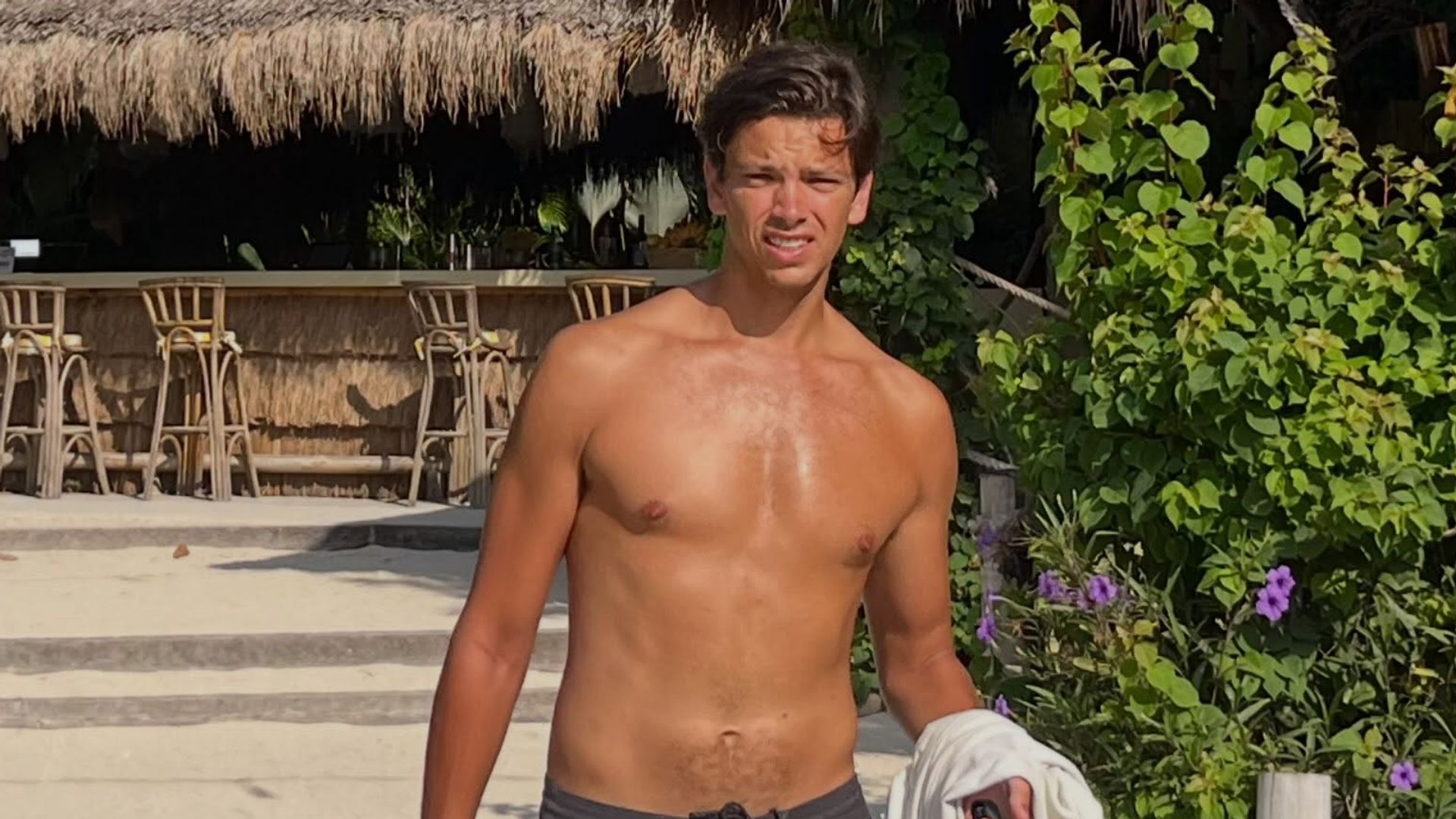 Diego Arce, hijo de Roberto Arce, de vacaciones en Filipinas