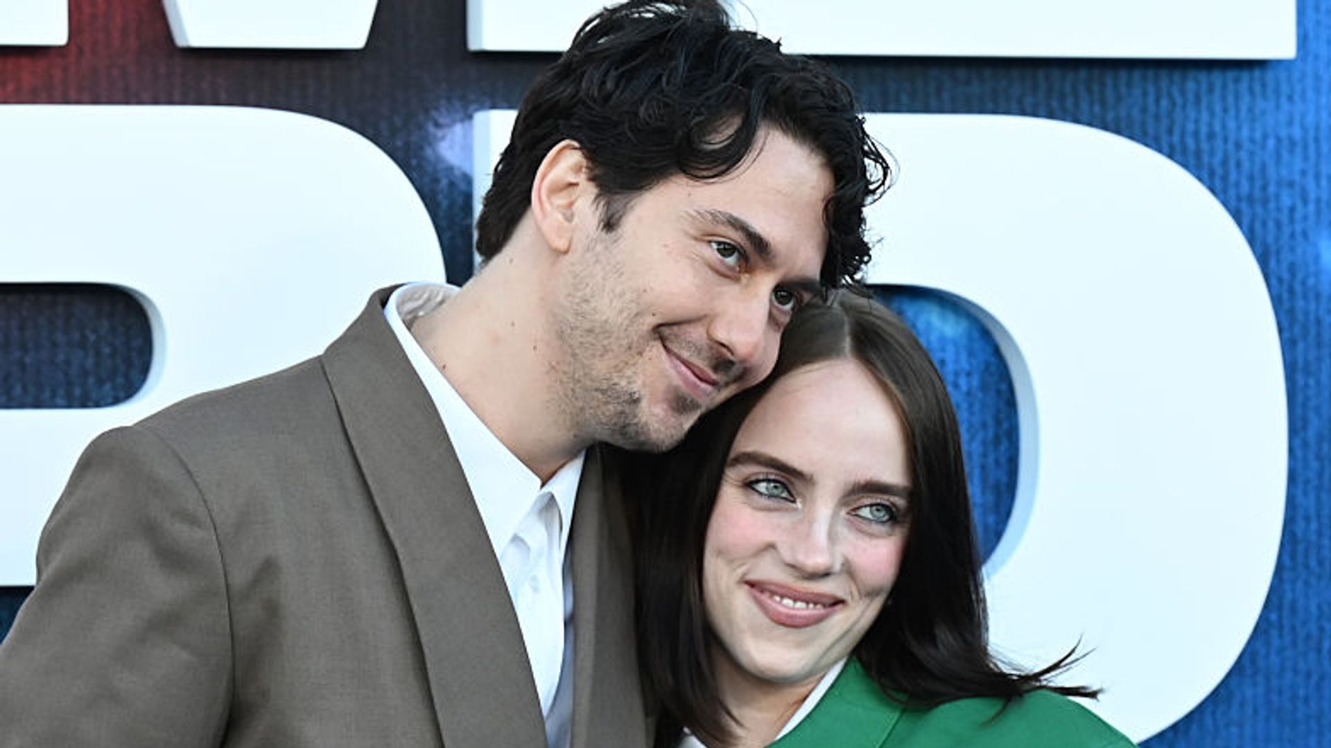 Billie Eilish y Nat Wolff debutan como pareja en un estreno histórico para la artista