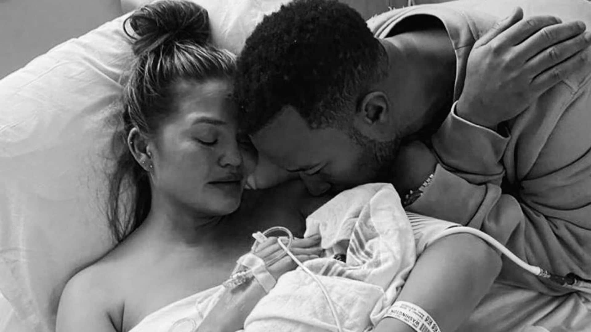 Chrissy Teigen y John Legend pierden al bebé que esperaban: ‘Te amaremos por siempre’