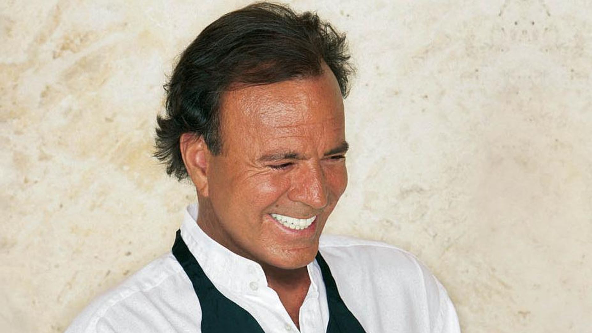 Julio Iglesias se pronuncia sobre la ruptura de Isabel Preysler y Mario Vargas Llosa