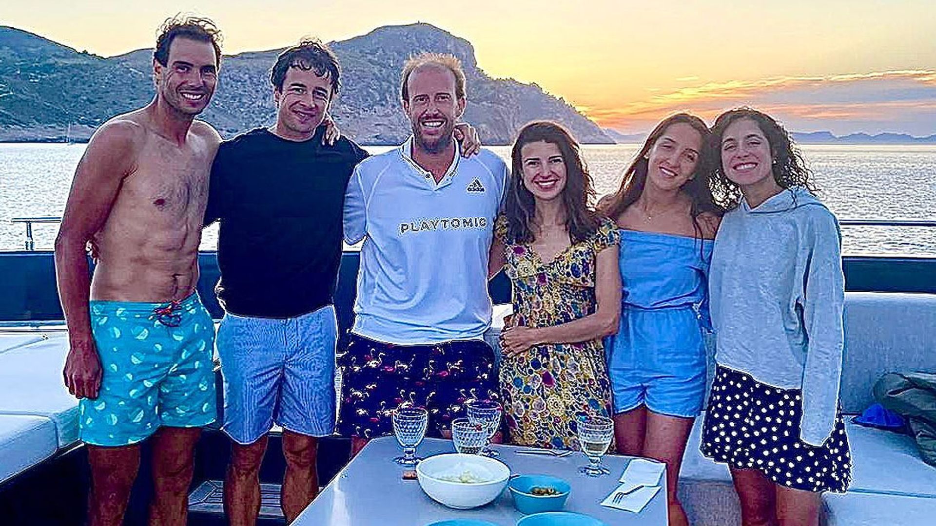 Rafa Nadal y Mery Perelló, merecido descanso en alta mar con amigos en medio de los rumores de embarazo