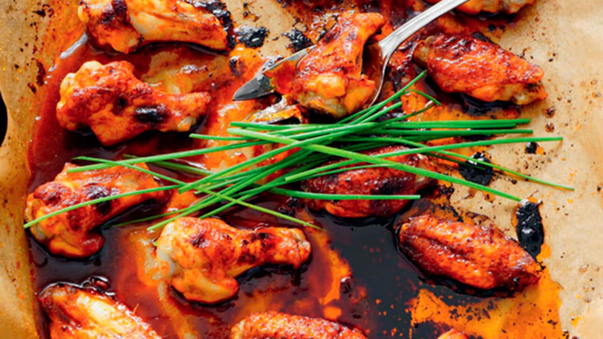 Alitas de pollo con miel, soja y pimentón