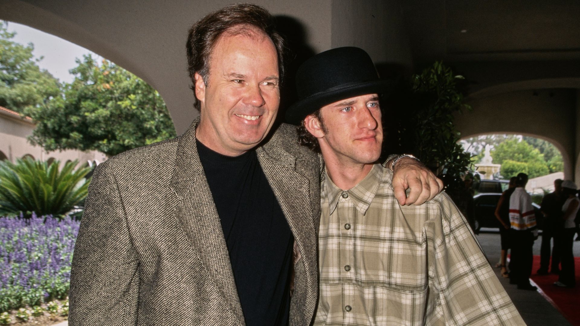 Dennis Haskins con Dustin Diamond, otro de los personajes más célebres de 'Salvados por la campana'
