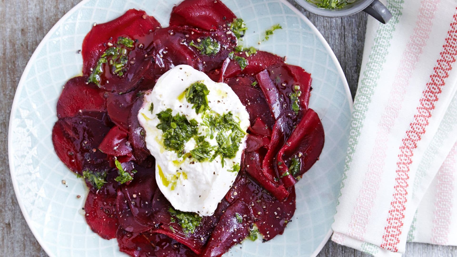 'Carpaccio' de remolacha con burrata