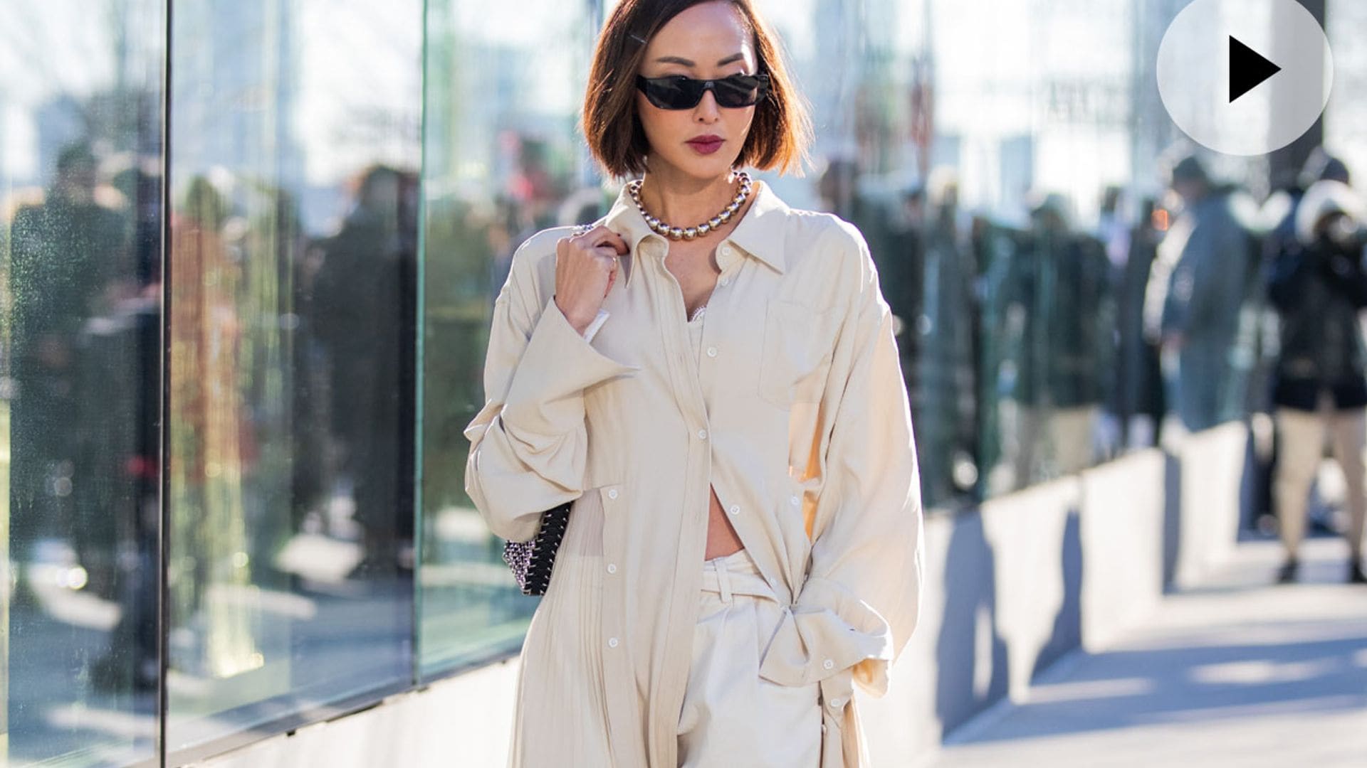 Llevar vestido con pantalón es la tendencia 'años 2000' que promete revolucionar la temporada