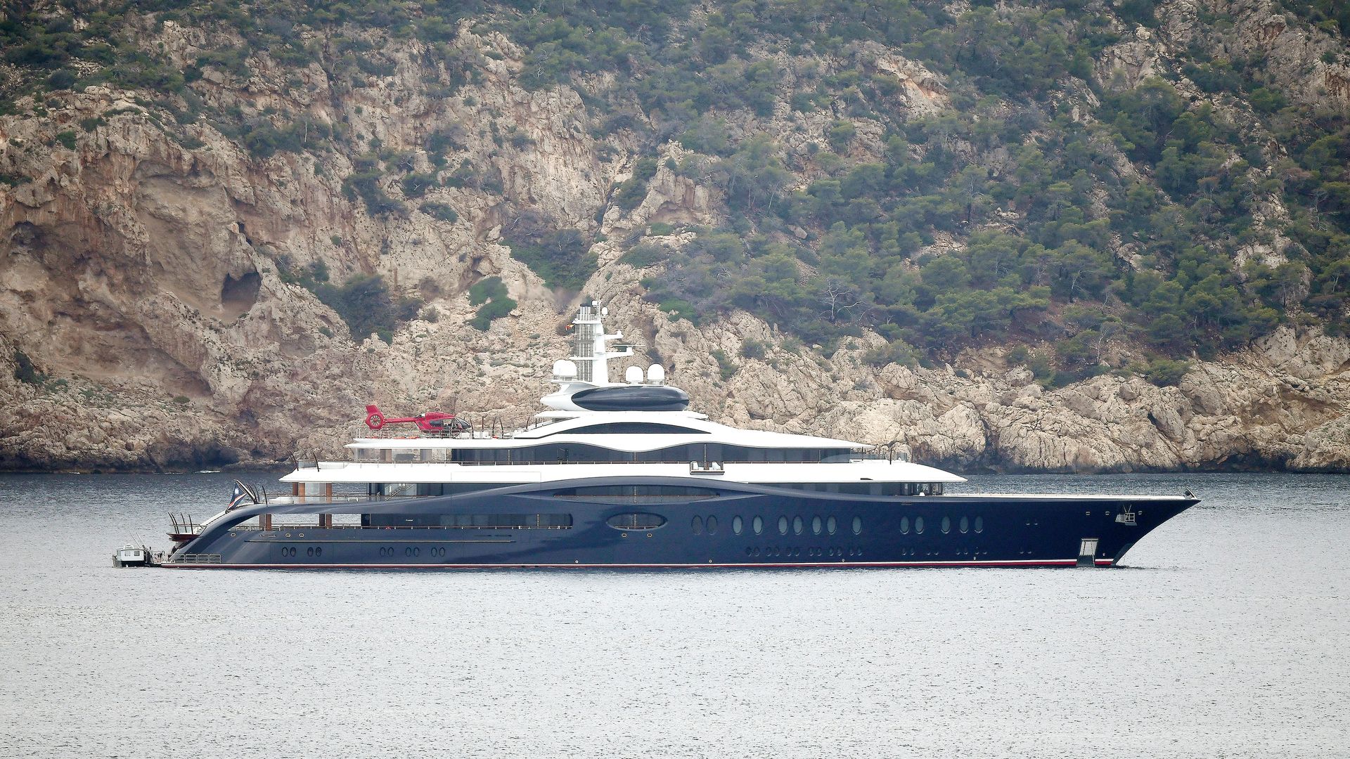 Así es el Launchpad, el yate de Mark Zuckerberg valorado en 300 millones de euros atracado en Gibraltar