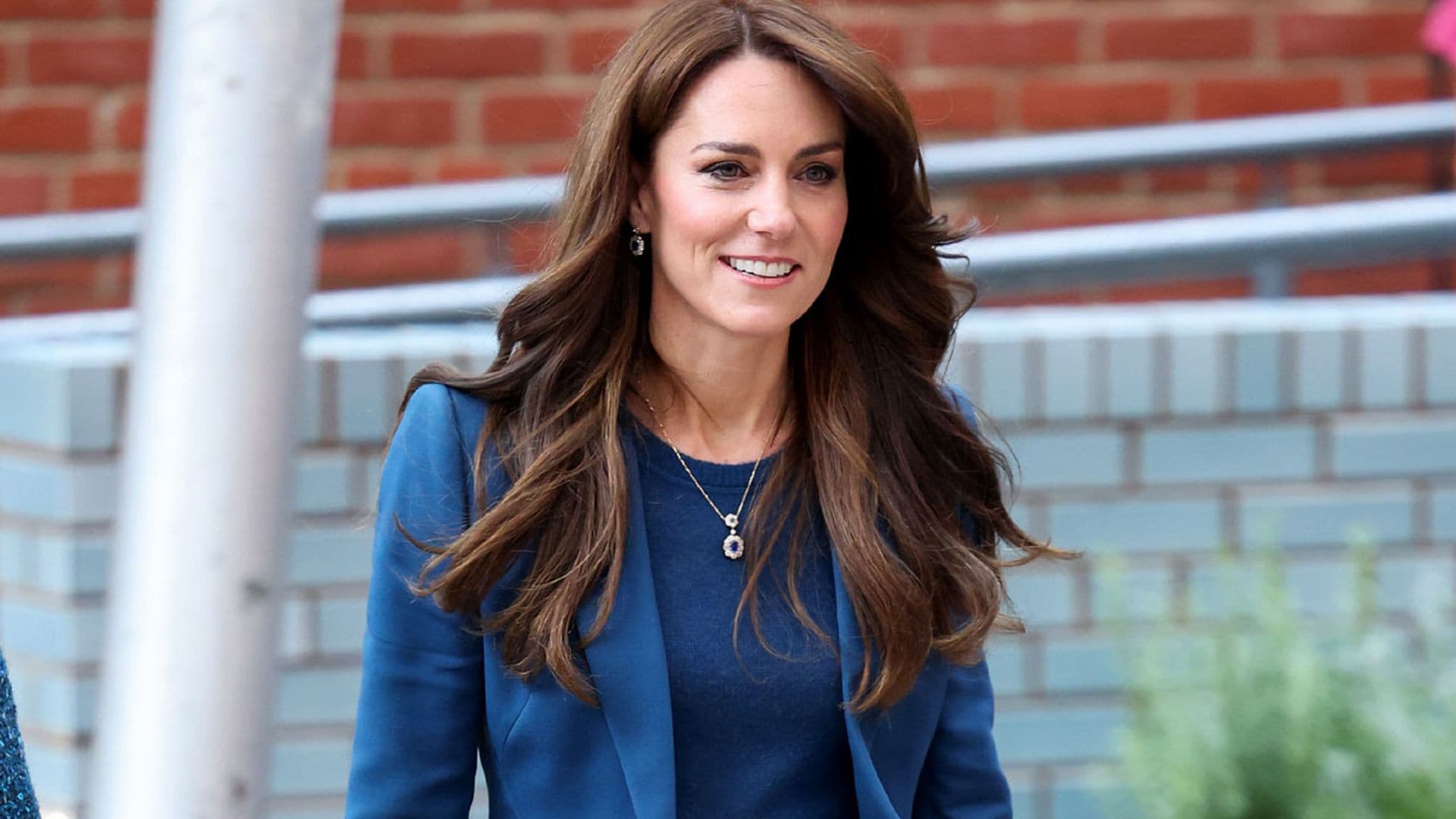 La princesa de Gales estrena el traje 'fit' que es perfecto para llevar con las joyas de zafiros de Diana