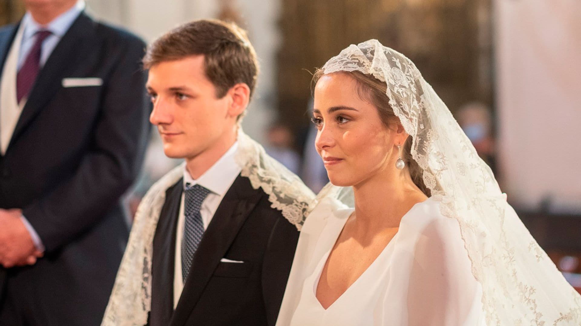 Rocío, la novia del vestido atemporal y el ramo de fresias, que marcó tendencia entre sus amigas