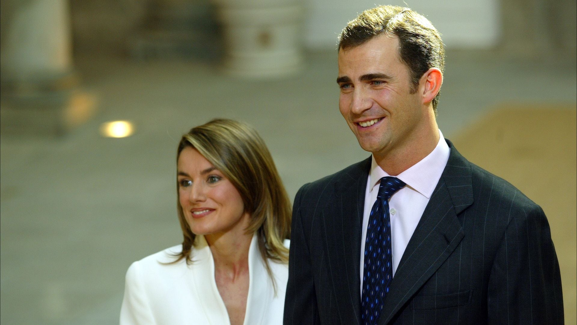 Los detalles y anécdotas que no recuerdas de la pedida de mano de Felipe y Letizia: de las bromas y complicidad de la pareja al “déjame terminar”