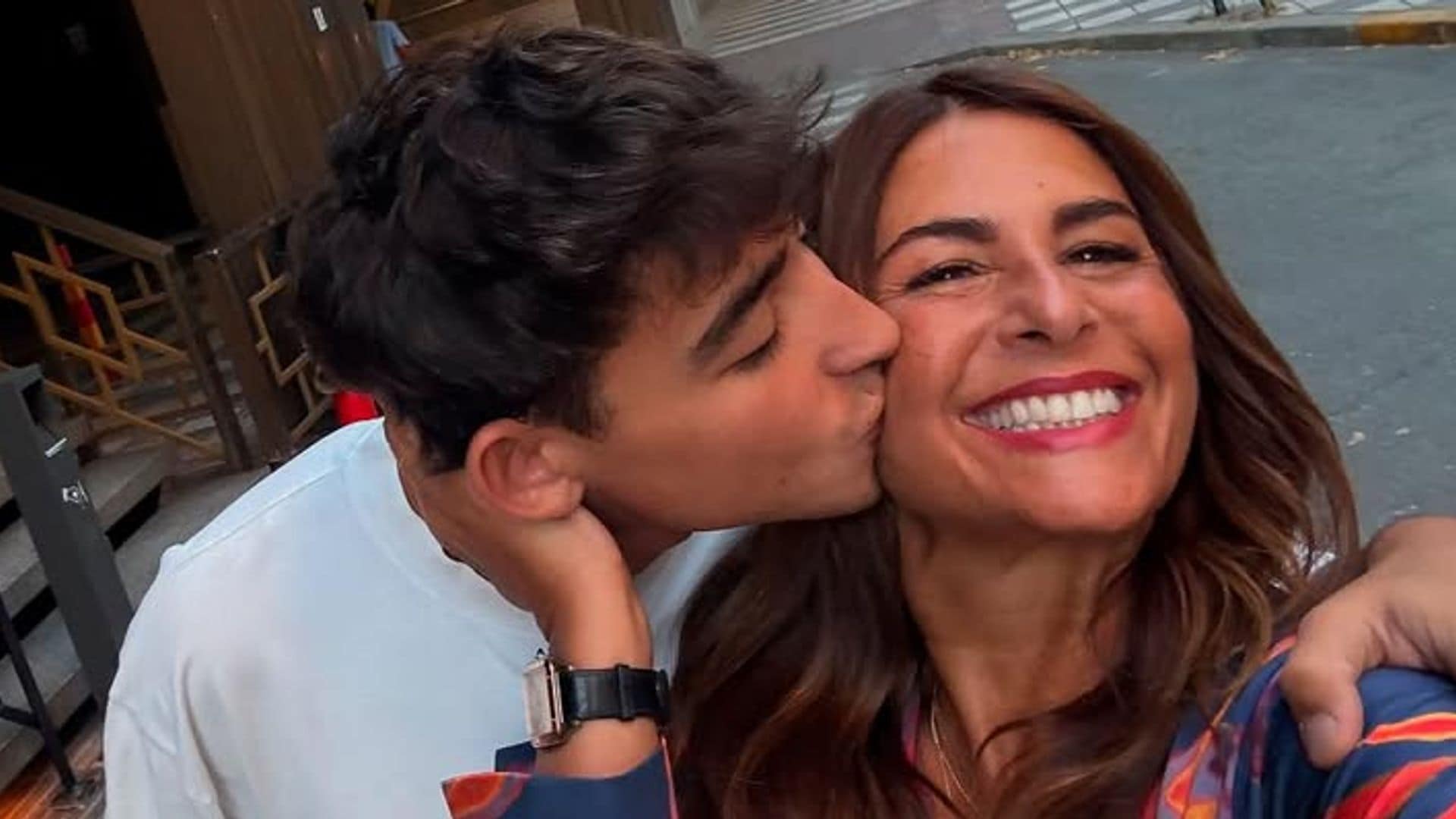 Nuria Roca con su hijo Juan