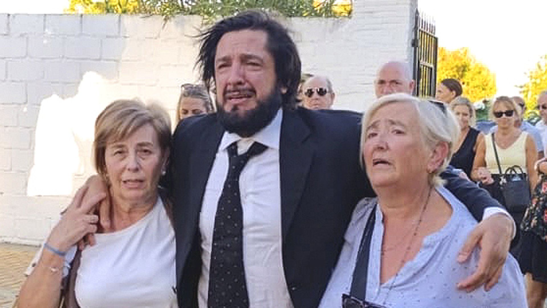 Rafael Amargo, roto de dolor en el último adiós a su padre: "Tú me apretaste la mano más fuerte"