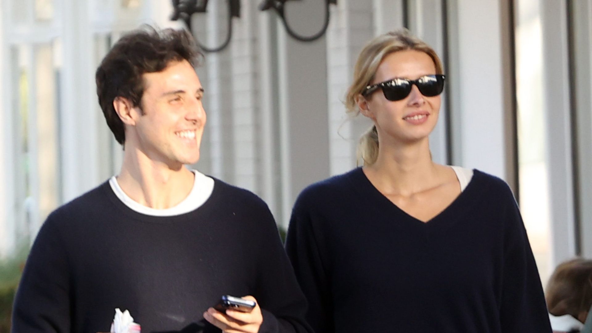 Apple Martin y su novio Moshe Levi, de paseo por Los Hamptons
