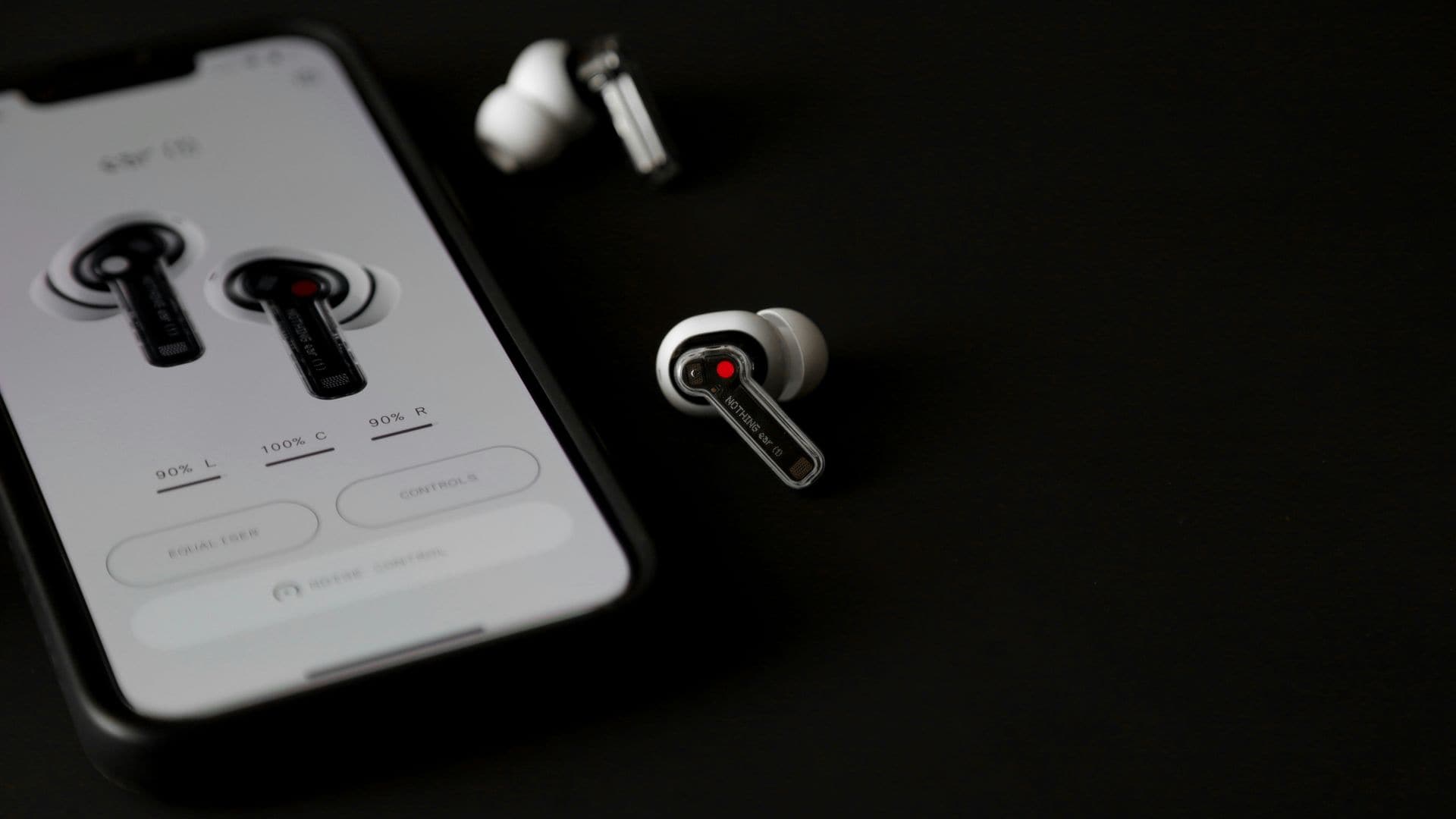 Auriculares Nothing Ear con un iPhone