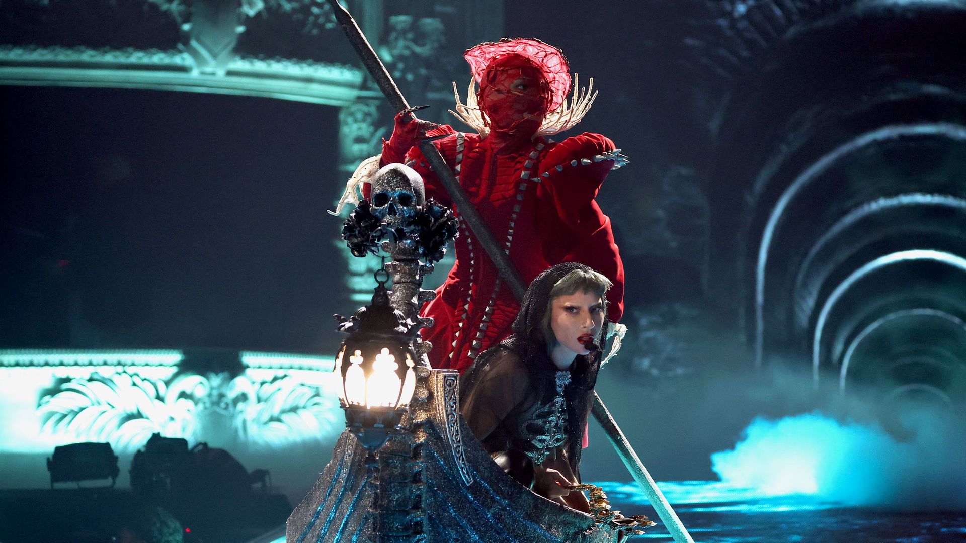 Lady Gaga se supera a sí misma en su paso por Barcelona: de su doble en el escenario al mensaje para sus 'little monsters' españoles