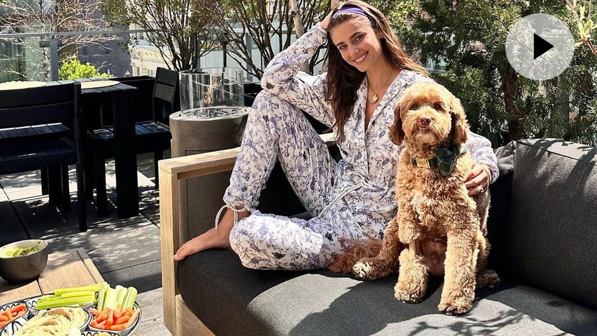 ¡Te emocionará! El dulce vídeo de Taylor Hill y su mascota en un día muy especial