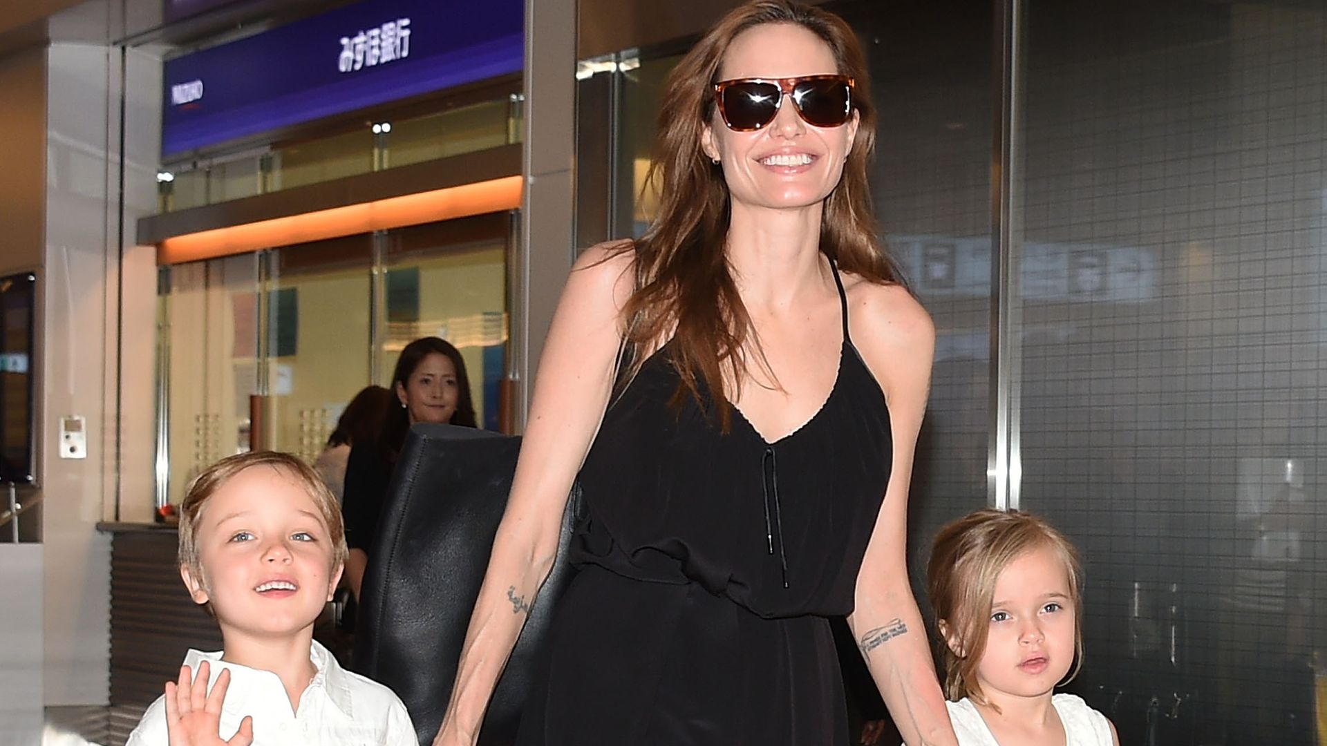 Los hijos mellizos de Angelina Jolie cumplen 18 años
