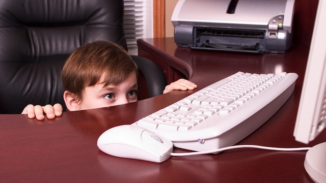 ni o espiando la computadora