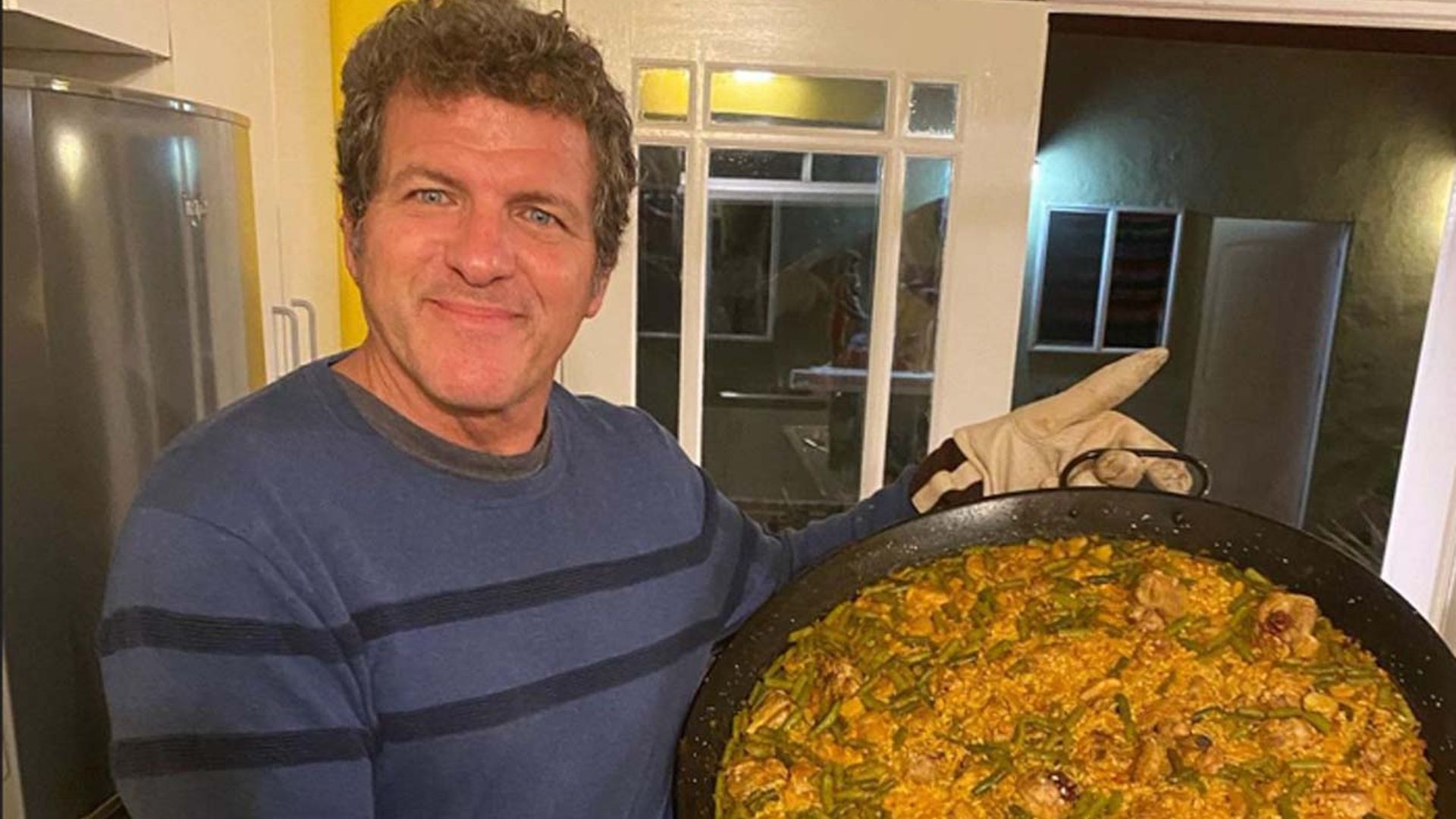 La nueva vida de Mario Picazo en Los Ángeles: profesor de universidad, entregado a su familia y 'experto' en paella valenciana