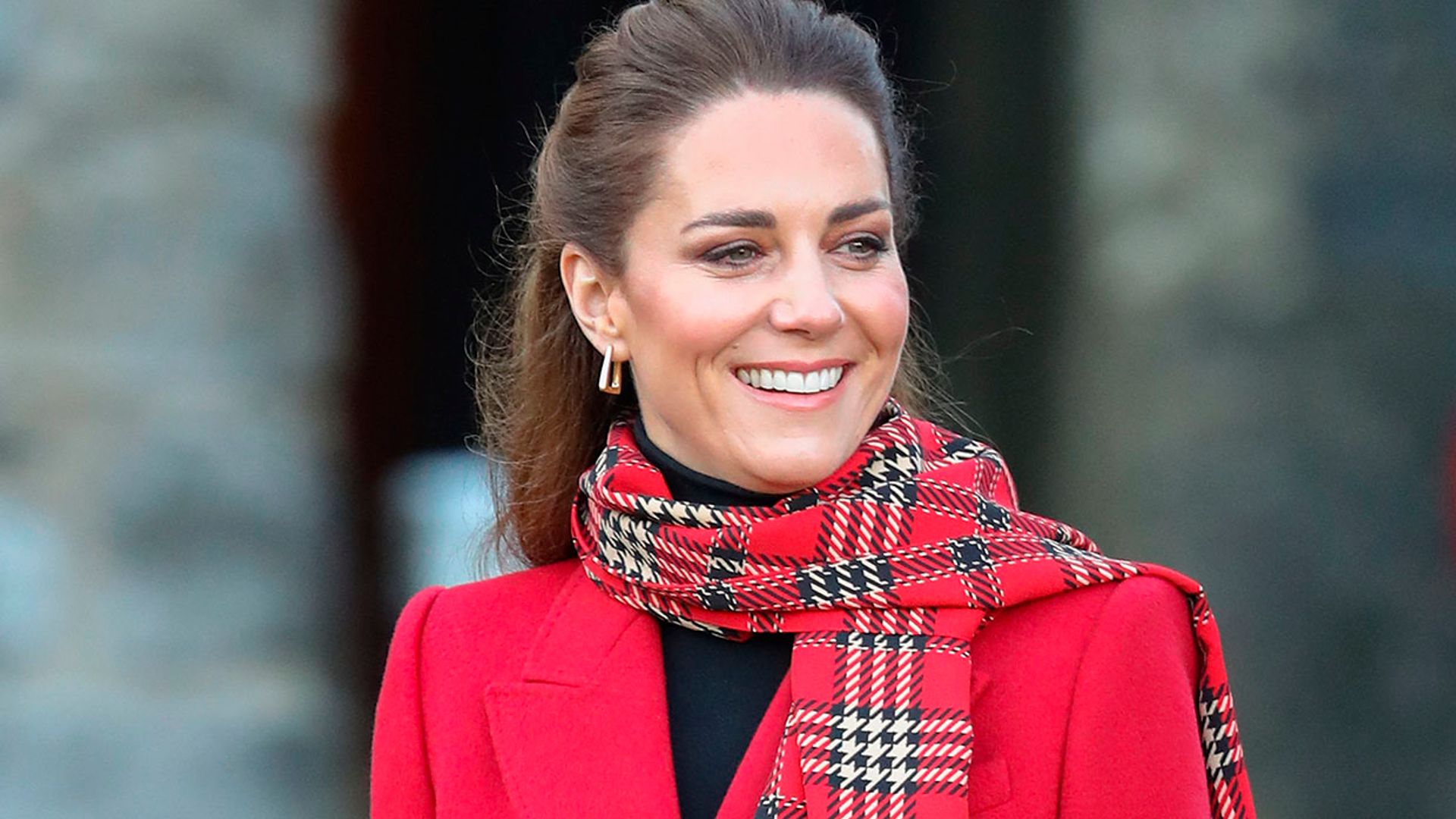 Kate Middleton se supera en la 'Royal Train' con su look de doble estampado