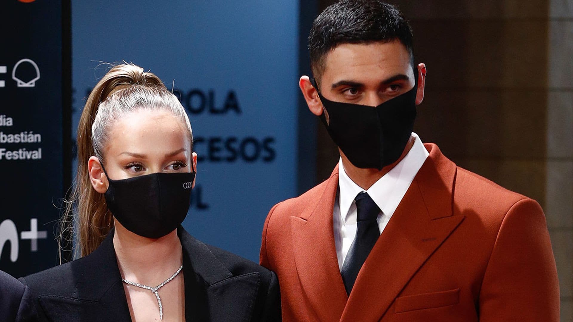 Ester Expósito posa por primera vez con Alejandro Speitzer en la alfombra roja: 'Tengo mucha suerte'