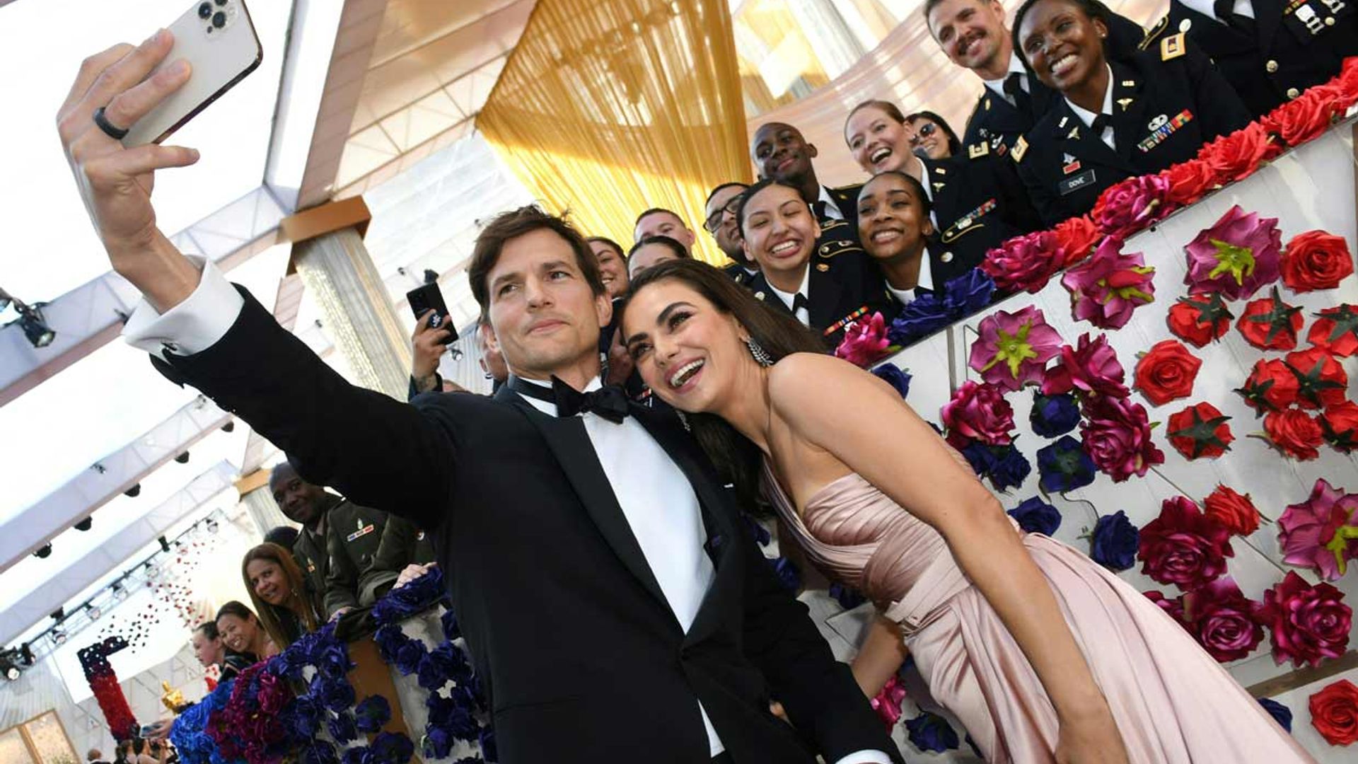 Besos, complicidad y ¡mucho amor! Las parejas que no se han perdido la cita más importante de Hollywood
