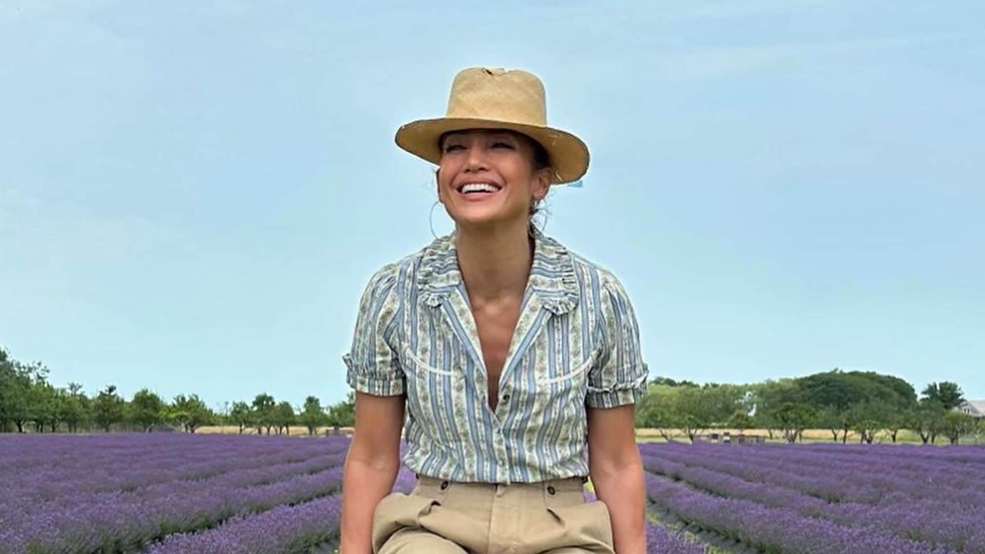 Jennifer Lopez celebra sus 55 años al estilo 'Bridgerton', pero sin Ben Affleck