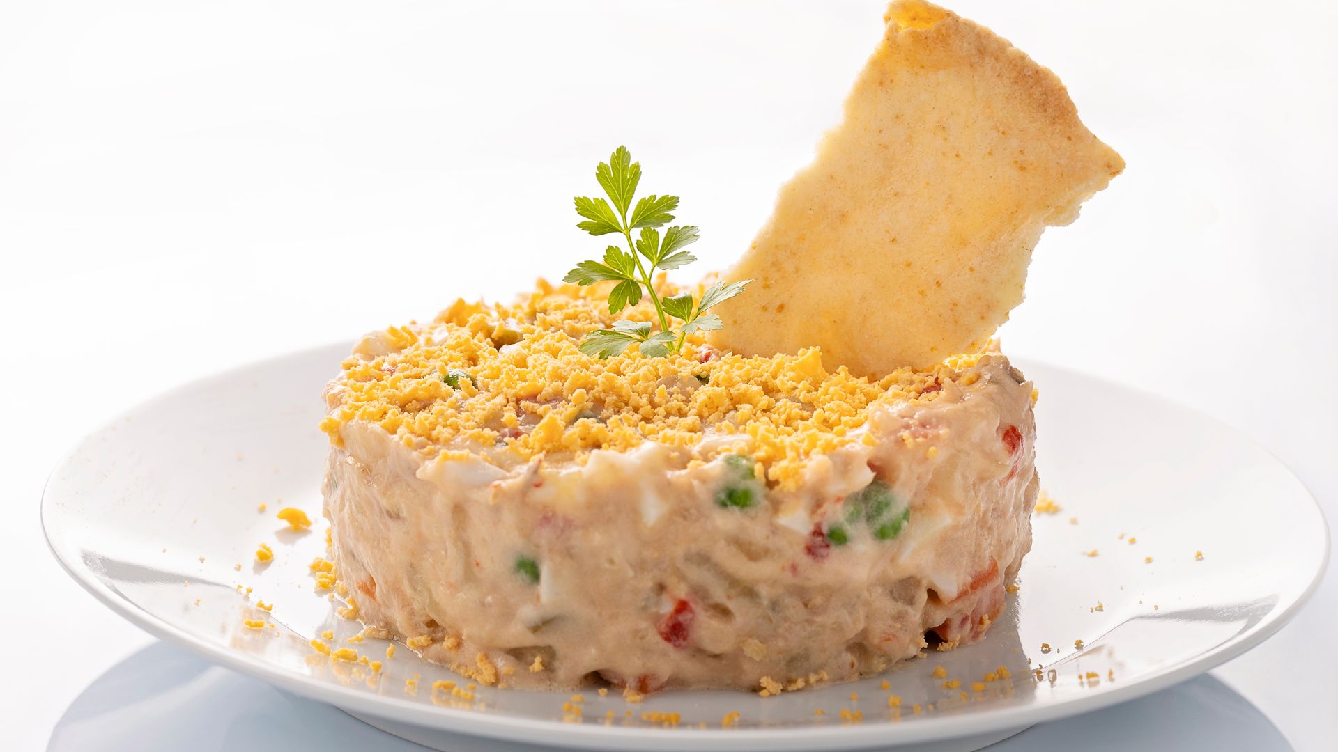 El secreto de una ensaladilla rusa perfecta está en estos pequeños detalles que casi nadie tiene en cuenta