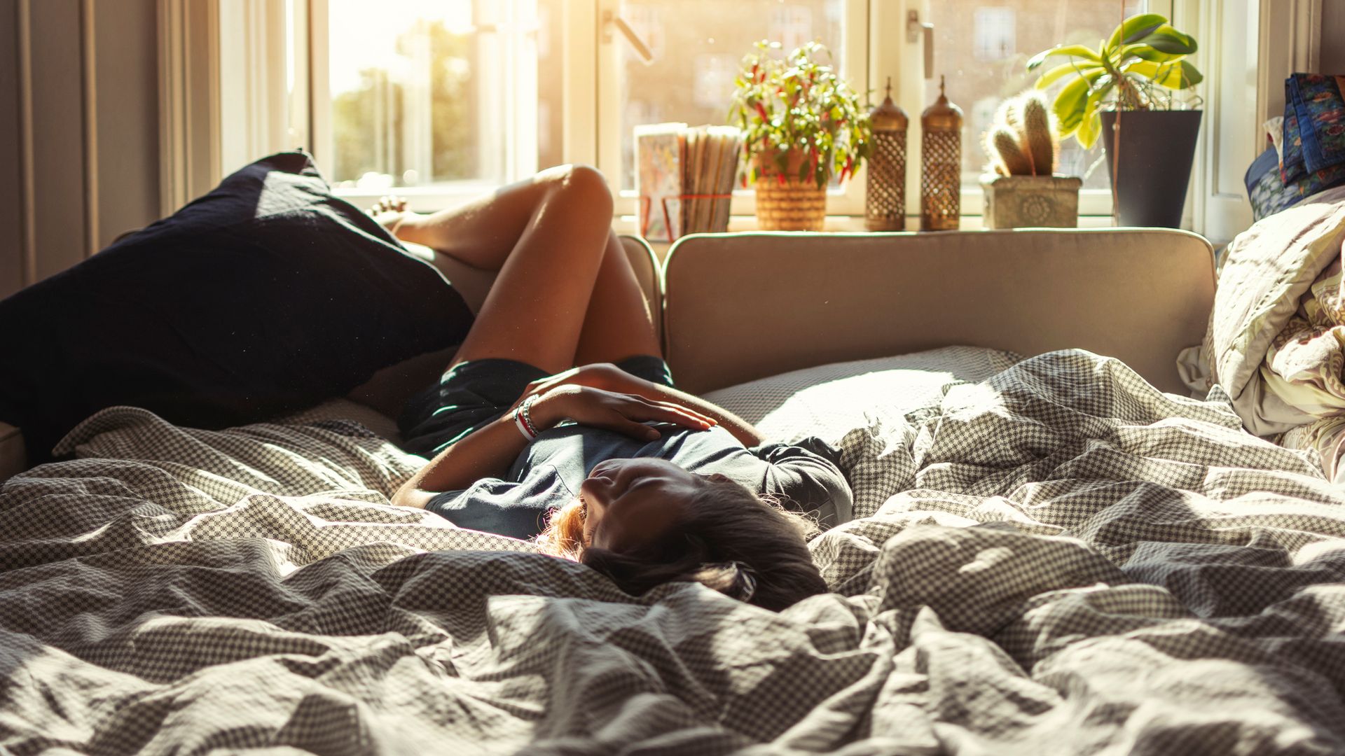 Las plantas de interior se han asociado durante años con un mejor descanso, pero la ciencia pide matizar su efecto real en el dormitorio.