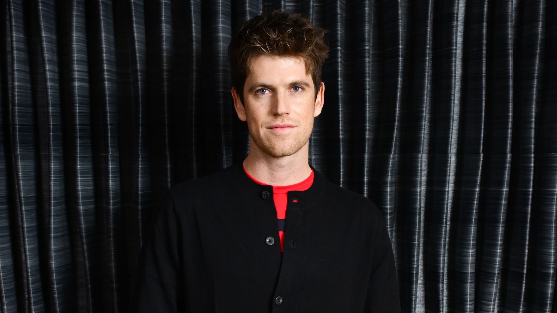 El cárdigan de Mango que Miguel Bernardeau ha llevado en Londres es la prenda masculina que las expertas en moda van a agotar