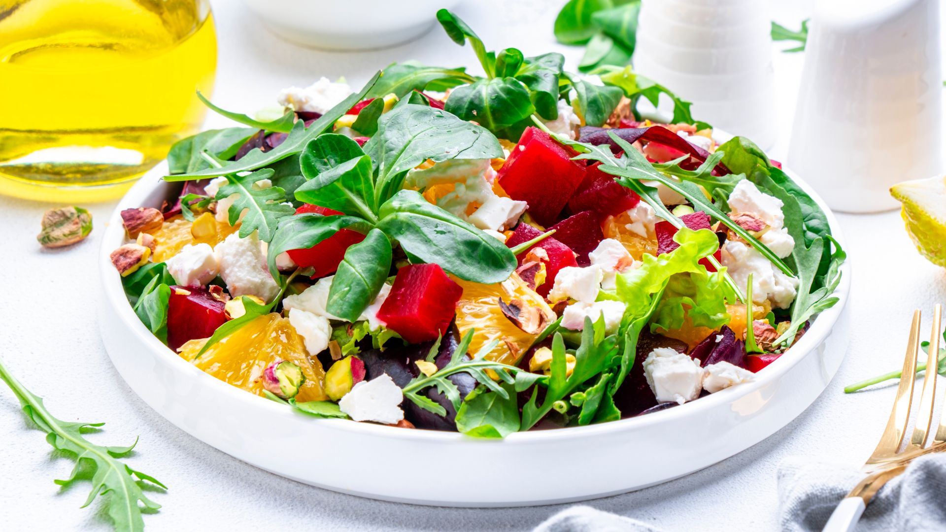 Ensalada de remolacha y naranja con pistachos y ricotta
