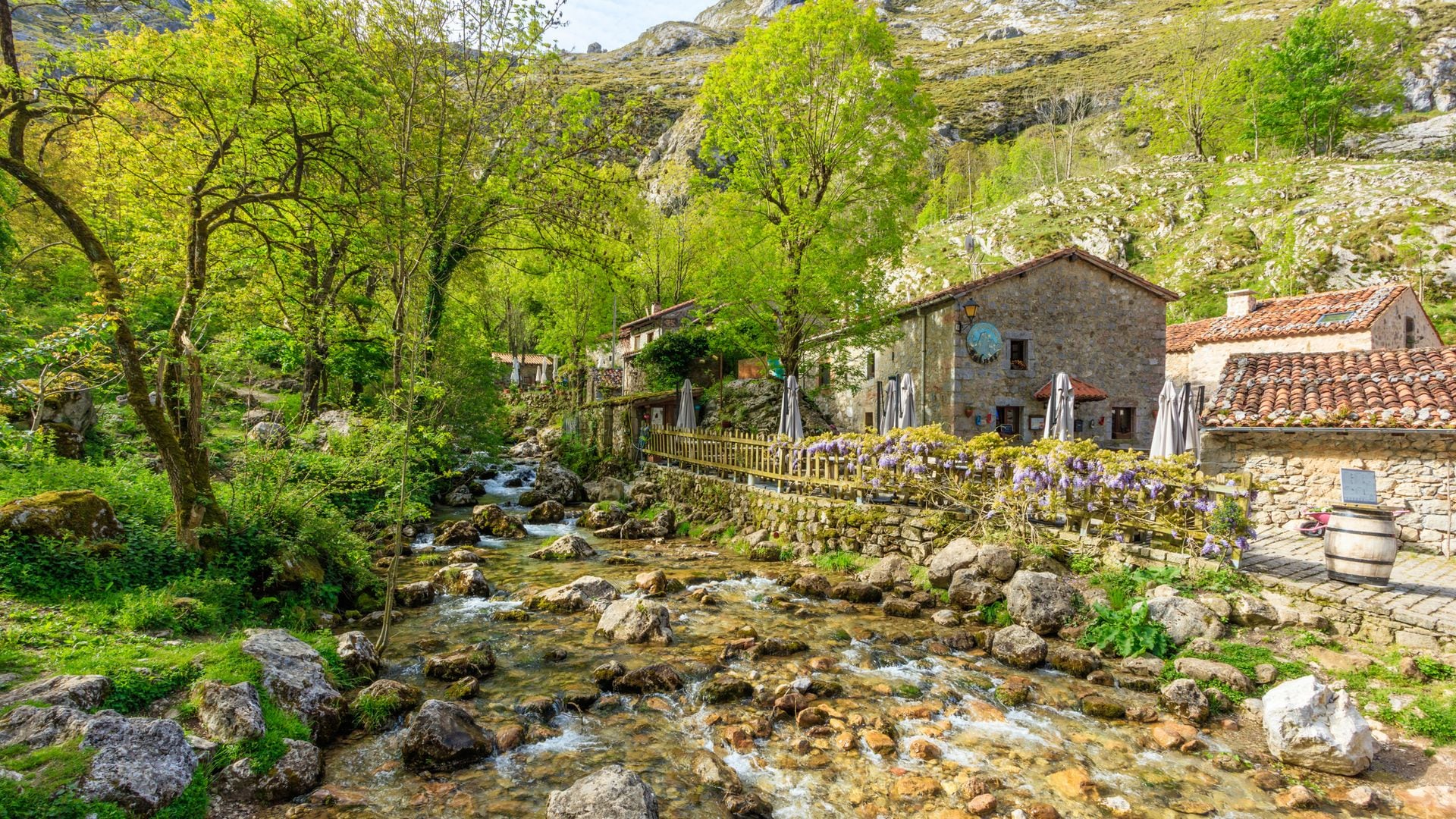10 pueblos perfectos para huir del calor: menos de 30 grados, poco masificados y en entornos naturales únicos