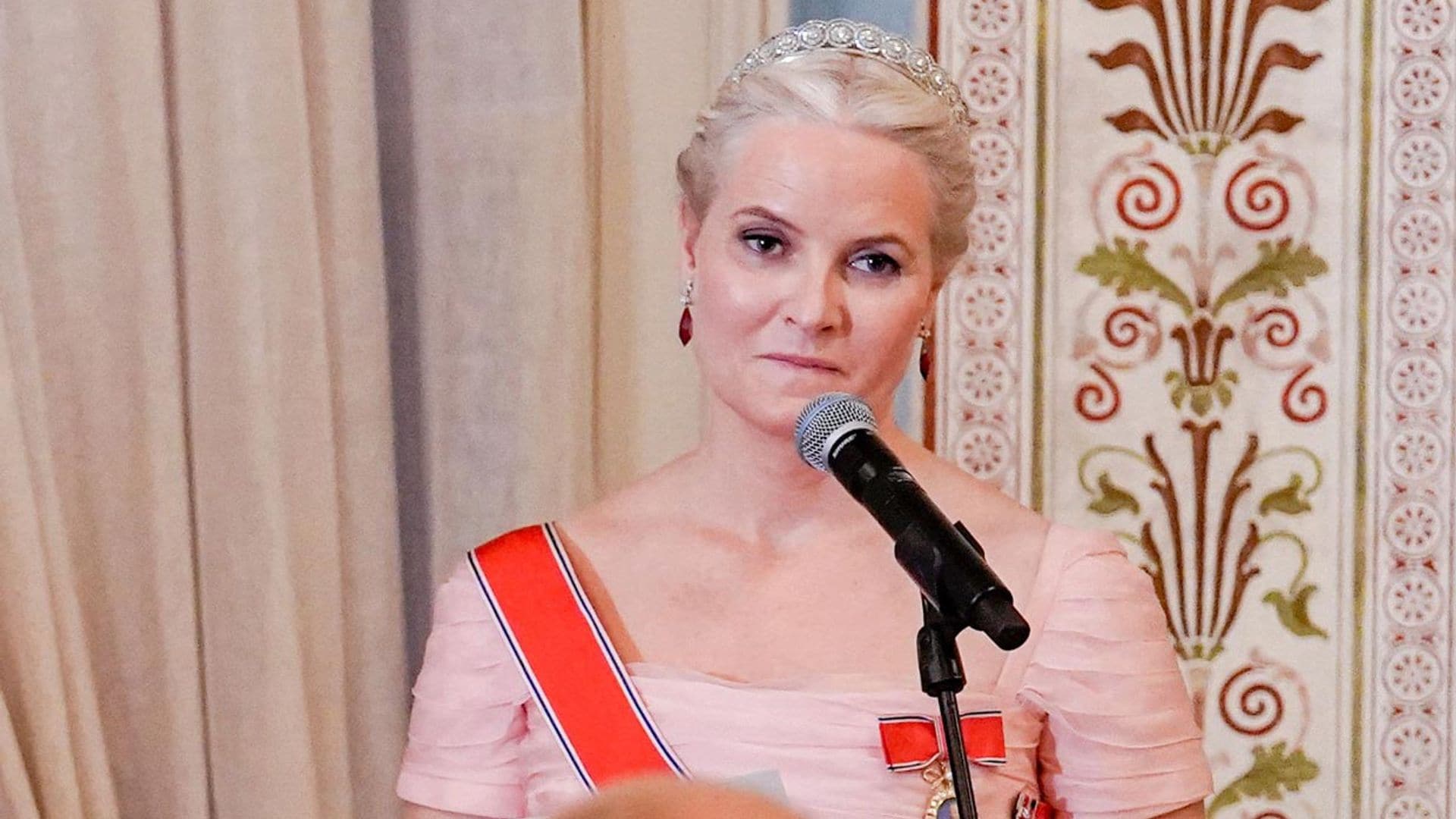 Mette-Marit, entre lágrimas al hablar de su hija: 'No podría estar más orgullosa'