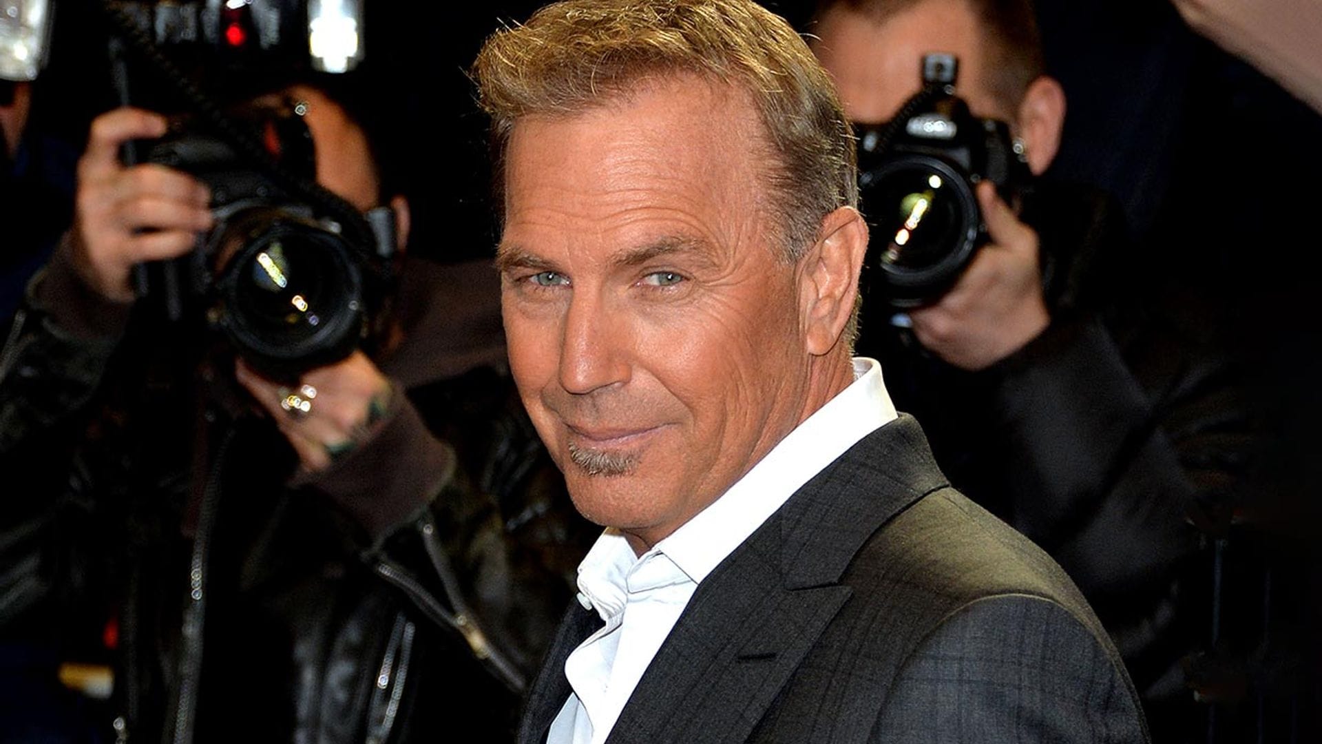 Kevin Costner, fotografiado en actitud cariñosa con la cantante Jewel tras su complicado divorcio
