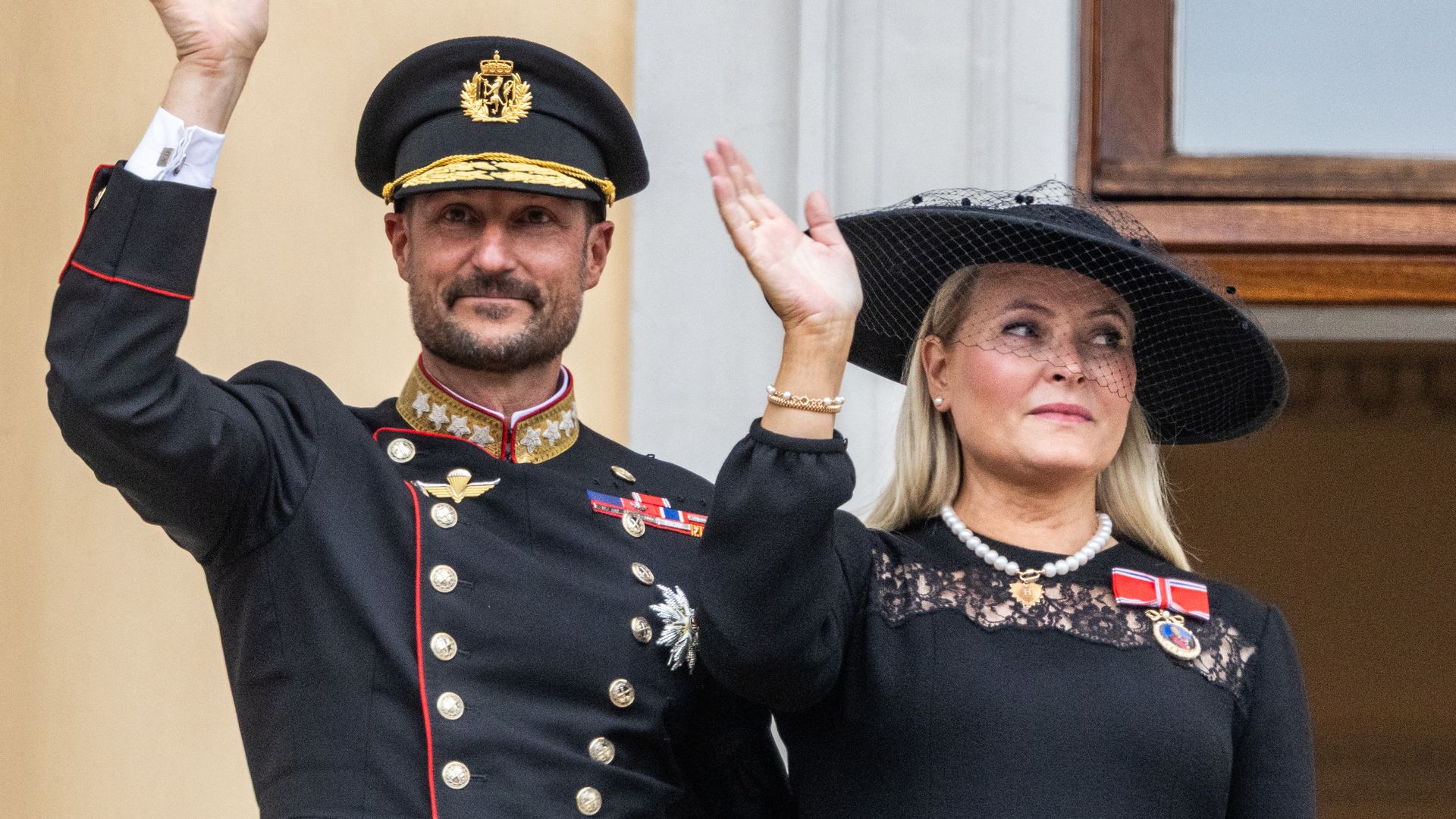 La reina Mette-Marit ha protagonizado el primer de sus gestos más románticos tras su ascenso al trono