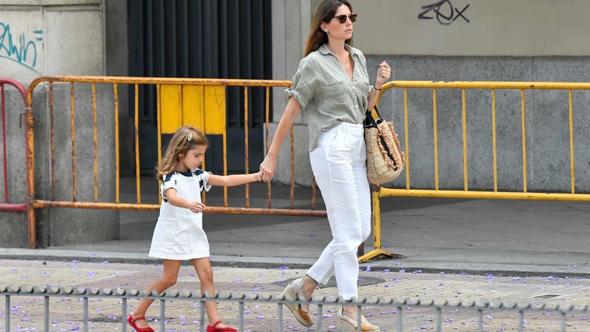¡Toda una artista! Carmen, la hija de Francisco Rivera y Lourdes Montes expone un cuadro muy taurino