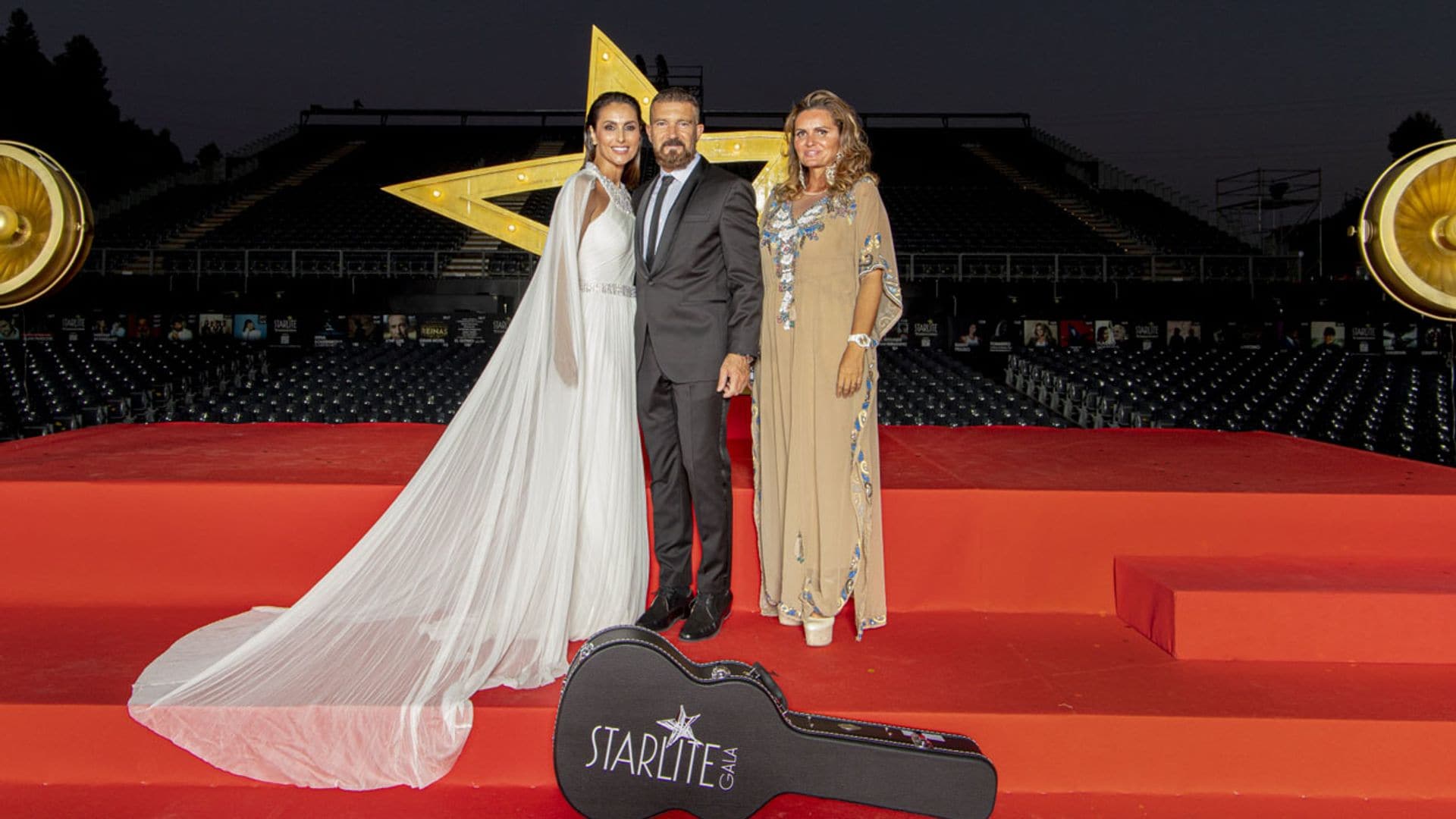 ¡Impresionante! Paloma Cuevas triunfa con un vestido-capa creado por ella misma