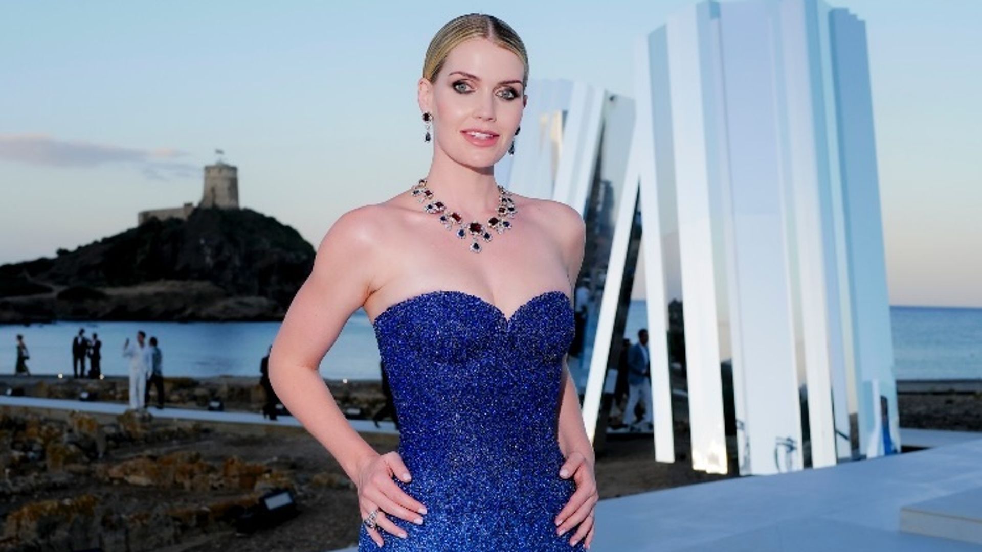 Kitty Spencer se baña en lentejuelas y perlas como invitada estrella de la Alta Moda italiana