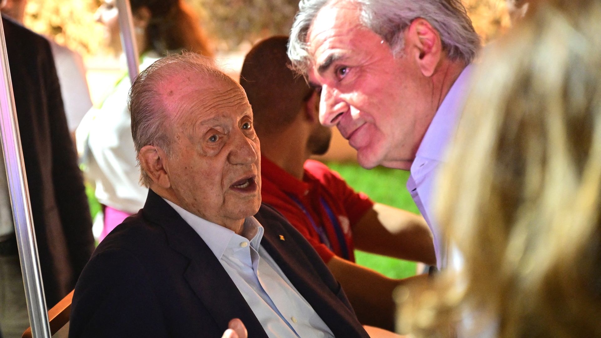 El rey Juan Carlos apoya a los pilotos españoles en Baréin mientras sigue adelante con su demanda a Miguel Ángel Revilla