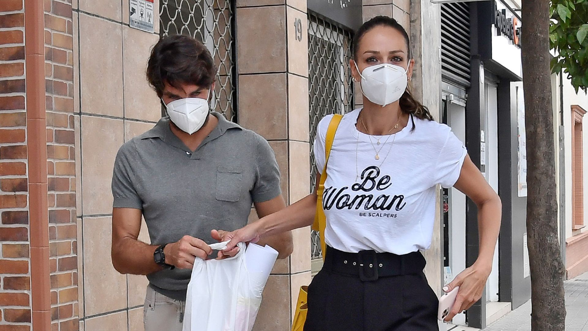 Eva Gónzalez y Cayetano Rivera siguen en Sevilla, pero ¿se plantean abandonar Madrid?