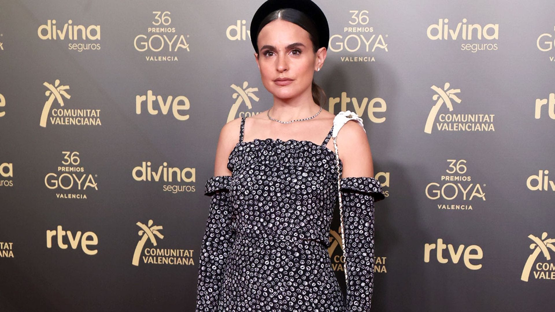 Verónica Echegui, Margot Robbie y un mismo vestido de diva de los 60