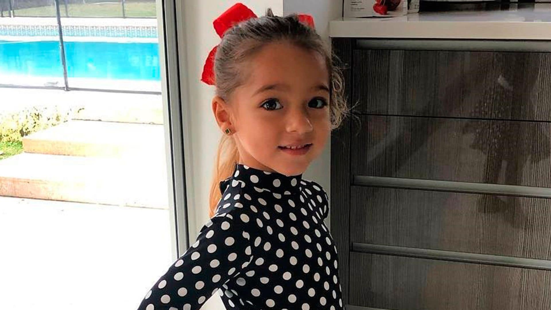 Alaïa se convierte en la española más tierna ¡y hasta muestra sus pasos de flamenco!